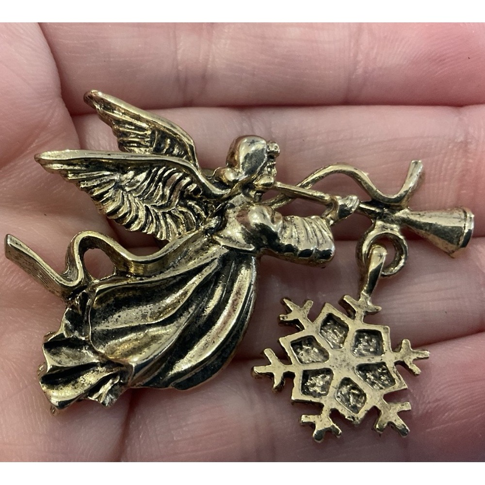 Vintage Camco gold tone Angel playing the horn dangling North Star pin brooch